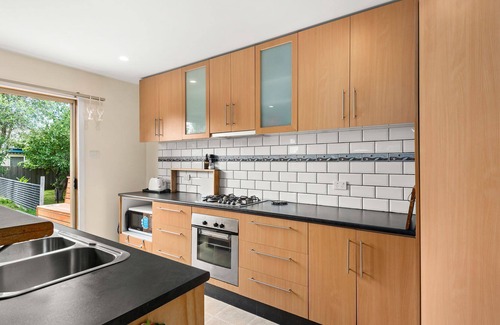Portarlington House | Allawah Holiday Home Close to the Beach