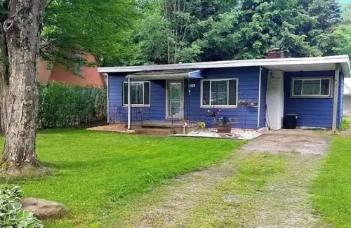 Kennerdell House | Allegheny Cottage - Entire Place - Pet Friendly