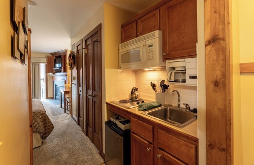 Snowshoe Hotel | Allegheny Springs