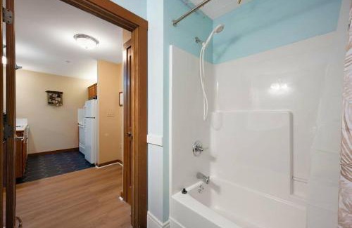 Snowshoe Apartment | Allegheny339 Hot/Tub/Pool,Ski In/Out,Village