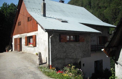 Allemond Apartment | ALLEMONT CHALET OLLE 72 m2 Oisans Vaujany Alpe d'Huez 8 or 16 couchag