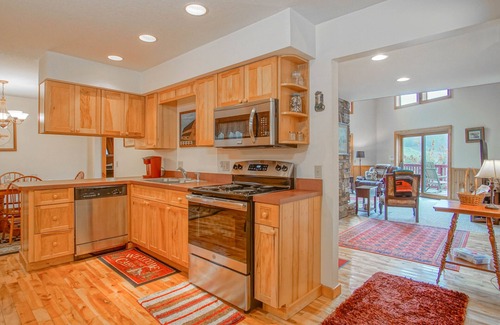 Slatyfork Farm House | Allens Mountain Retreat 4 Br Outdoor Hot Tub Short Drive to Snowshoe Mountain Slopes