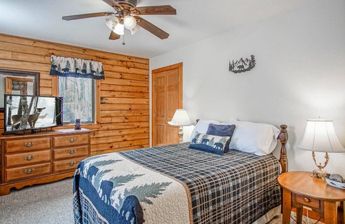 Slatyfork Farm House | Allens Mountain Retreat 4 Br Outdoor Hot Tub Short Drive to Snowshoe Mountain Slopes