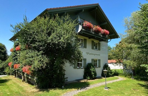 Frauenau Apartment | Allergikerfreundliche FeWo mit Wohnküche, einem Schlafzimmer und Balkon