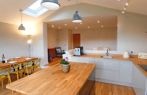 Corfe Castle Village House | Allingtons (Sleeps 8 + Baby)