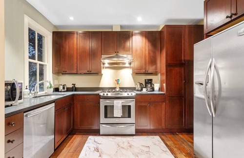 Westside Apartment | Allora: Expansive Serenity, Stroll to Savory