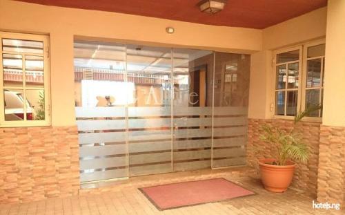 Surulere Cabin | Allure Suites - Luxury Room