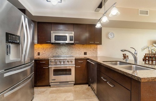 Waikiki Condo | Allure Waikiki 803: 2 BR, 2 BA Condominium in Honolulu, Sleeps 5