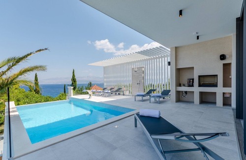 Sutivan Villa | Alluring Sutivan Villa | 3 Bedrooms | Villa Tranquil Brac | Private Infinity.