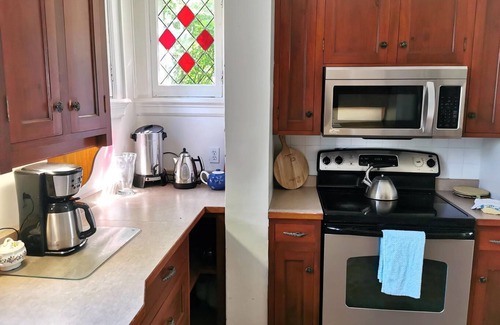 Port Stanley Villa | "Alma Villa - Historic Lakefront Mansion w/Hot Tub"