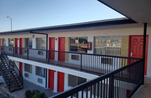 Tucumcari Hotel | Almara Inn