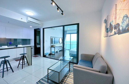 Nusajaya Condo | Almas Suites Puteri Harbour by Stayrene