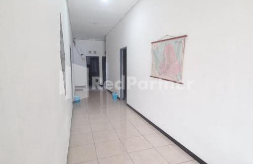 Surabaya Hotel | Almeira Homestay Syariah Near RS Islam Al-Irsyad Mitra Reddoorz