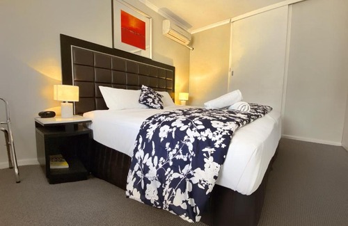 East Tamworth Hotel | Almond Inn