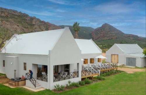 Oudtshoorn Apartment | Almond Valley Manor & Cottages