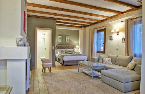 Arachova Apartment | AlmondHouse Suites with Fireplace - ADULTS ONLY
