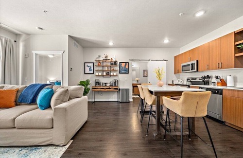 Traverse City Condo | Almost-Downtown Condo w/Fully Stocked Coffee Bar and Private Sauna