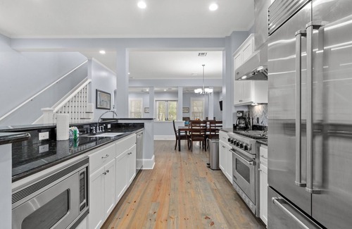 WaterSound Beach House | Almost Heaven in Watersound Proper INCLUDES Carriage House! Bedding for 12