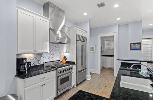 WaterSound Beach House | Almost Heaven in Watersound Proper INCLUDES Carriage House! Bedding for 12