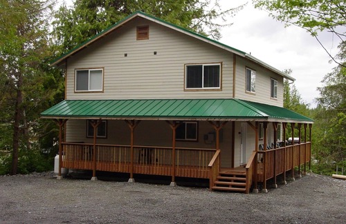 Ketchikan House | Almost Home VR 5-Bdrm, 5 Bath overlooking Knudson Cove Marina. Fishermen welcome