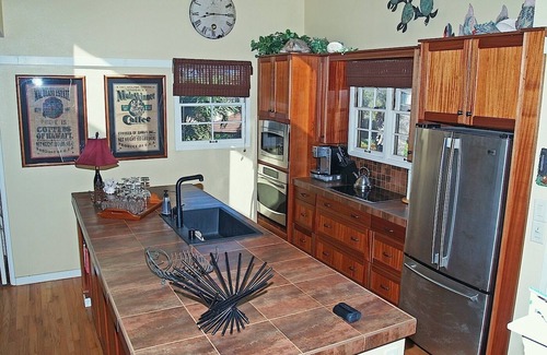 Maunaloa Condo | ALMOST OCEAN FRONT.Deluxe Renovated Expansive Ocean View