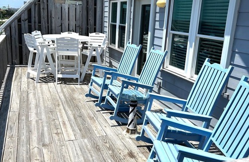 Emerald Isle Cottage | Almost Ocean Front, 2nd Row, Great Ocean Views, Easy Beach Access, Quiet Street