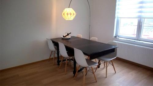 Brussels Apartment | Almost White, Near Train, Metro n7688