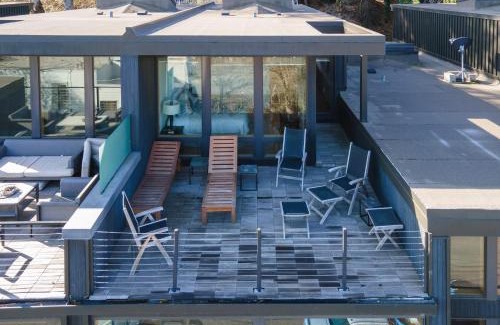Hood River House | ALOFT Airy Design with River View