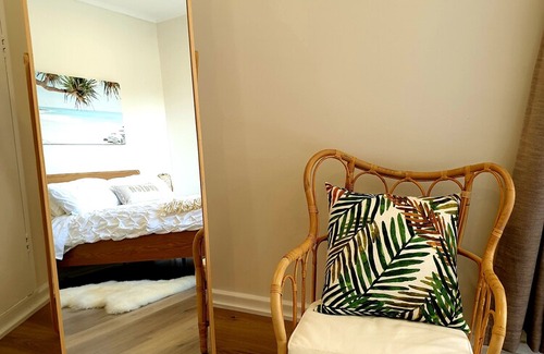 Bilgola Beach House | “Aloha Avalon” - 3 bedroom apt just a short stroll to two beaches & village