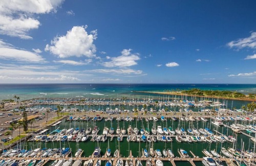 Waikiki Condo | Aloha Condos, Ilikai Marina, Condo 1894, Oceanfront, AC