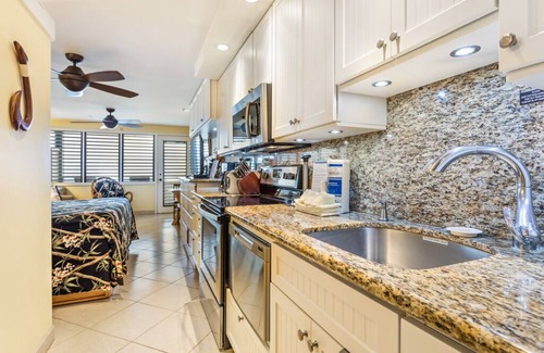 Napili Condo | Aloha Condos, Napili Bay Resort, Condo 108, Beachfront