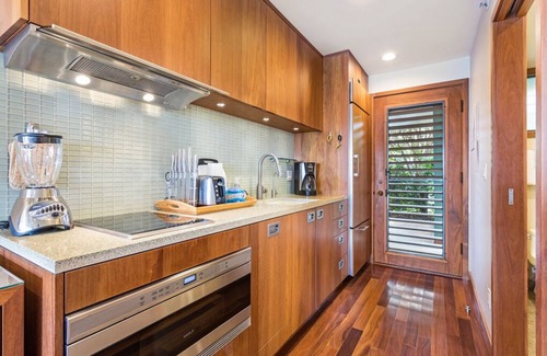 Napili Condo | Aloha Condos, Napili Bay Resort, Condo 105, Beachfront