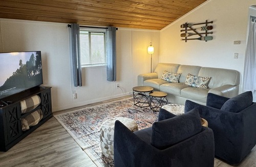 Port Ludlow Cottage | Aloha Cottage, a cute and cozy cottage near Port Ludlow