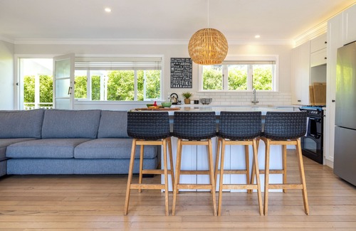 Surfdale House | Aloha Cottage - Waiheke Island
