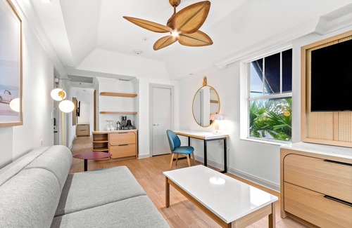 South Beach Apartment | Aloha Fridays