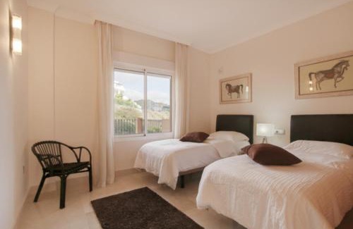 Marbella Apartment | Aloha Hill Club LLuxury 5 Star Golf Resort Near Puerto Banus and Marbella