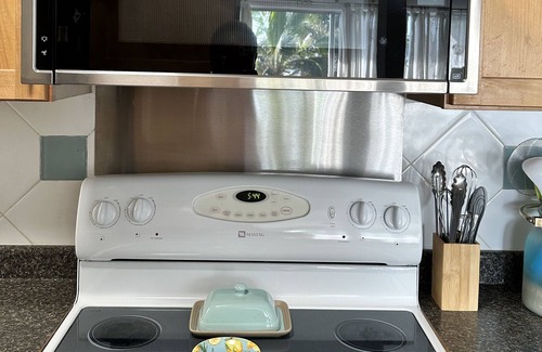 Maili Condo | Aloha Spoken Here--30 Day minimum stay. Our unit is considered Long Term Rental