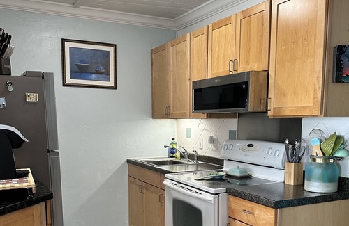 Maili Condo | Aloha Spoken Here--30 Day minimum stay. Our unit is considered Long Term Rental