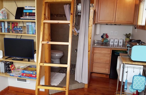 Tacoma Cottage | *Aloha Tiny House* Puget Sound Views