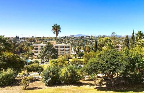 Marbella Apartment | Aloha tower's apartment near puerto banus