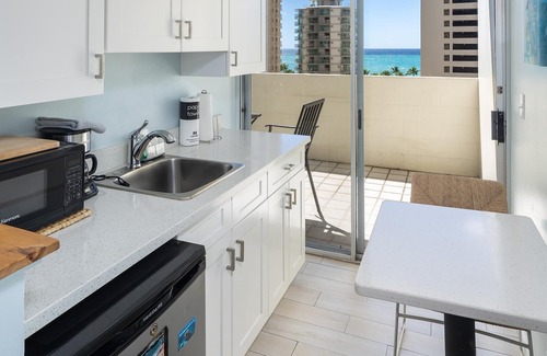 Waikiki Apartment | ALOHA-WAIKIKI OCEAN VIEW LIVING 11