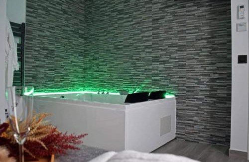 Benalup-Casas Vieja Apartment | Alojamientos Lola, Suite con jacuzzi