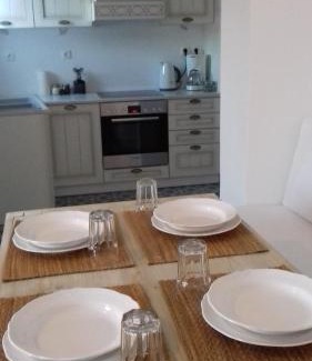 Merichas Apartment | Alozi