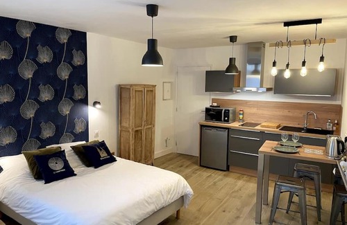 Chartres Apartment | ALP Chartres - Cosy studio au cœur de Chartres avec Parking