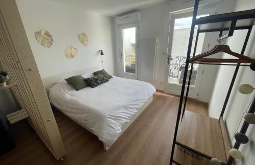 Chartres Apartment | ALP Chartres - Grand studio avec terrasse et parking