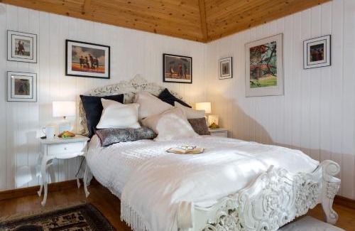 Burford House | Alpaca Lodge