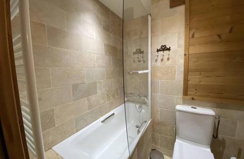 Cognet Apartment | Alpe d'Huez Houses - Chez Julie - Chalet des Roches - Duplex, SUR les pistes de 3 chambres !