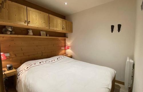 Cognet Apartment | Alpe d'Huez Houses - Chez Julie - Chalet des Roches - Duplex, SUR les pistes de 3 chambres !