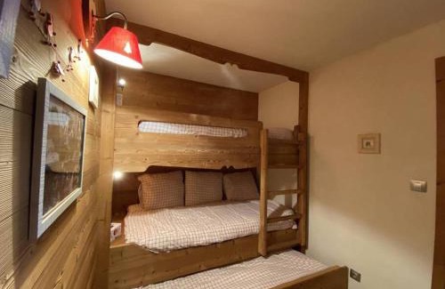 Cognet Apartment | Alpe d'Huez Houses - Chez Julie - Chalet des Roches - Duplex, SUR les pistes de 3 chambres !