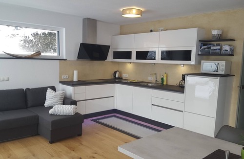 Umhausen Apartment | Alpenappartment Sonne - with large windows and a clear view, in a sunny location